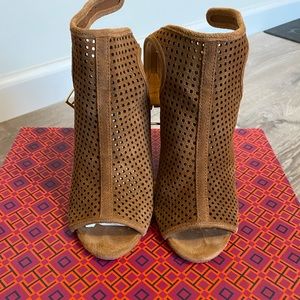 Tory Burch platform sandals size 6, royal tan